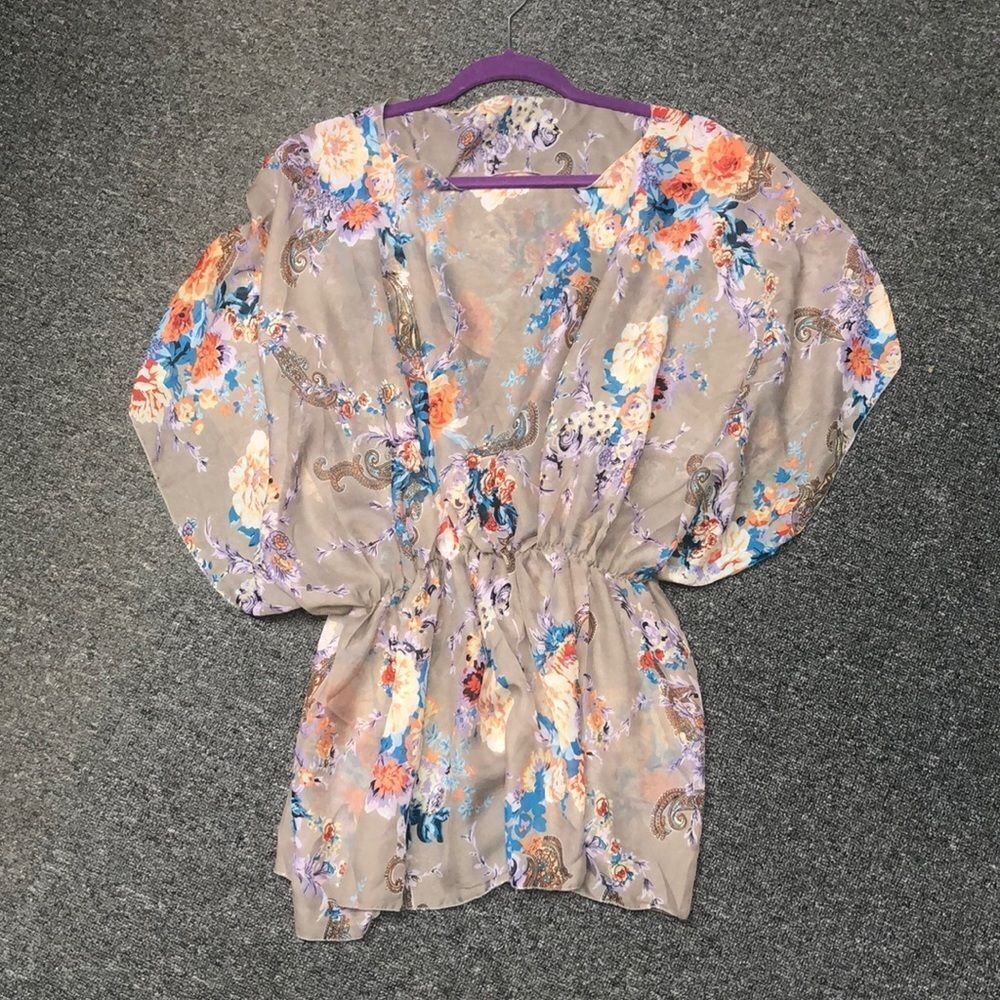 Flowy floral beautiful top